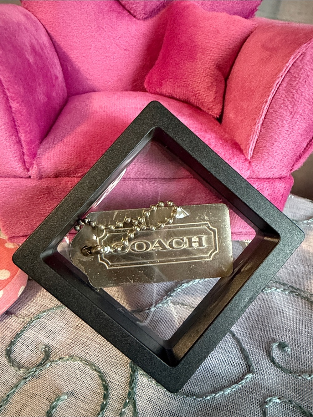 Coach Logo Hang Tag in Sikver